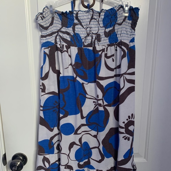 Flower Dress With Adjustable Straps - Picture 2 of 4